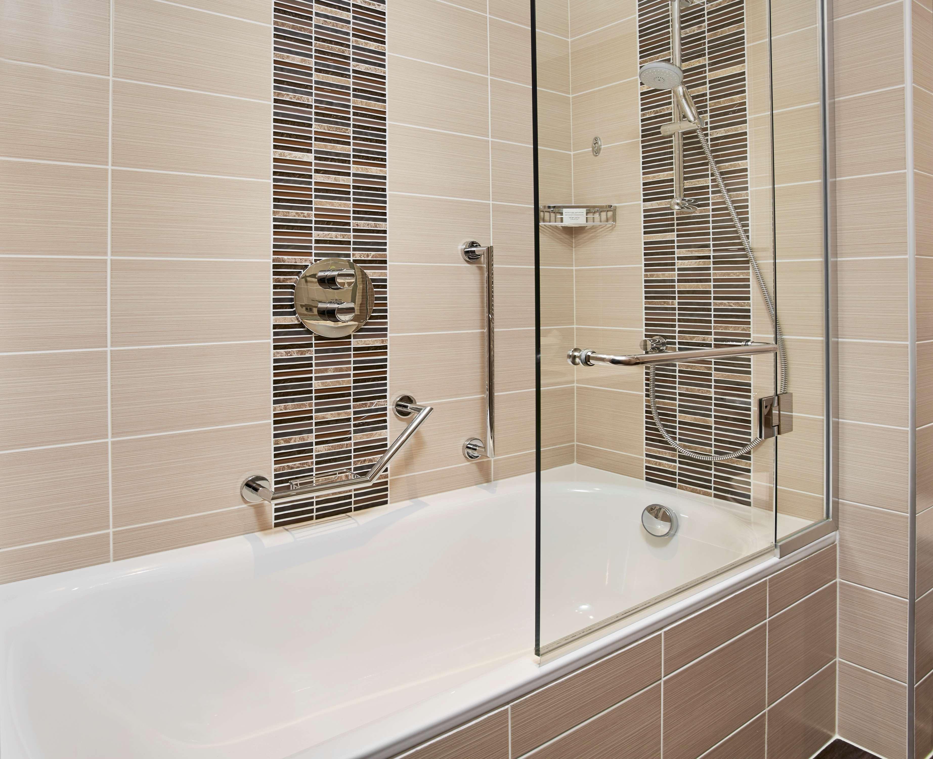Hotel Hilton Garden Dubai, Mall Avenue 4*