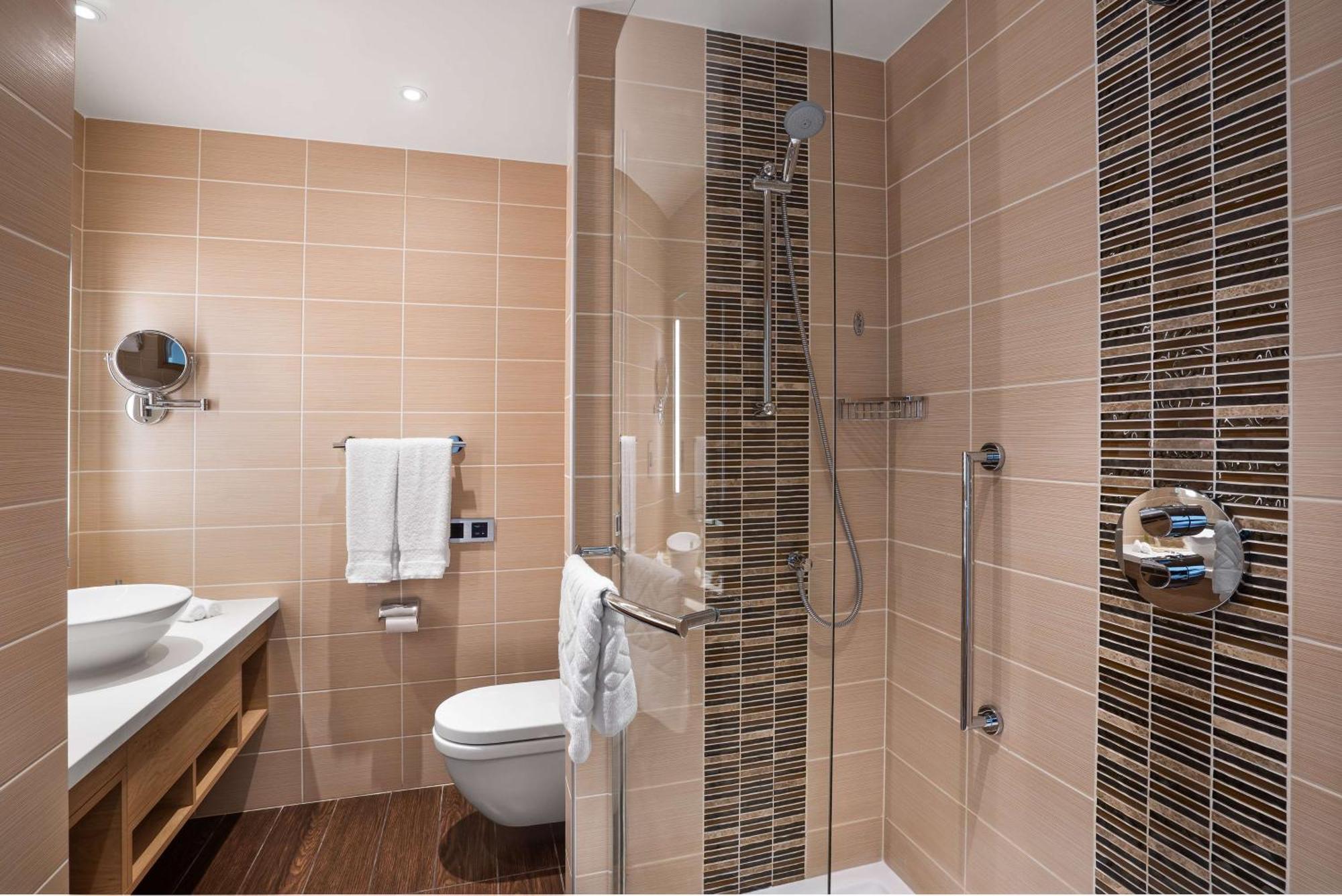 Hilton Garden Dubai, Mall Avenue Hotel 4*