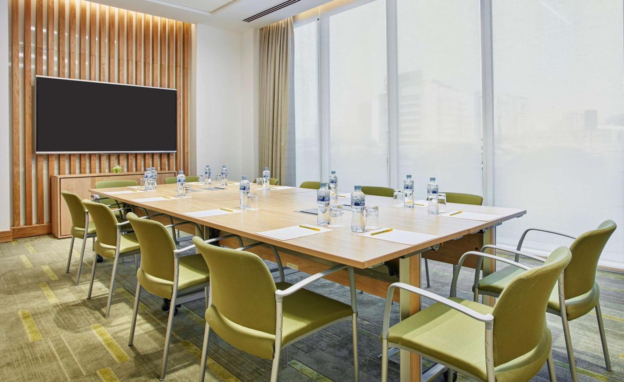 Hilton Garden Dubai, Mall Avenue