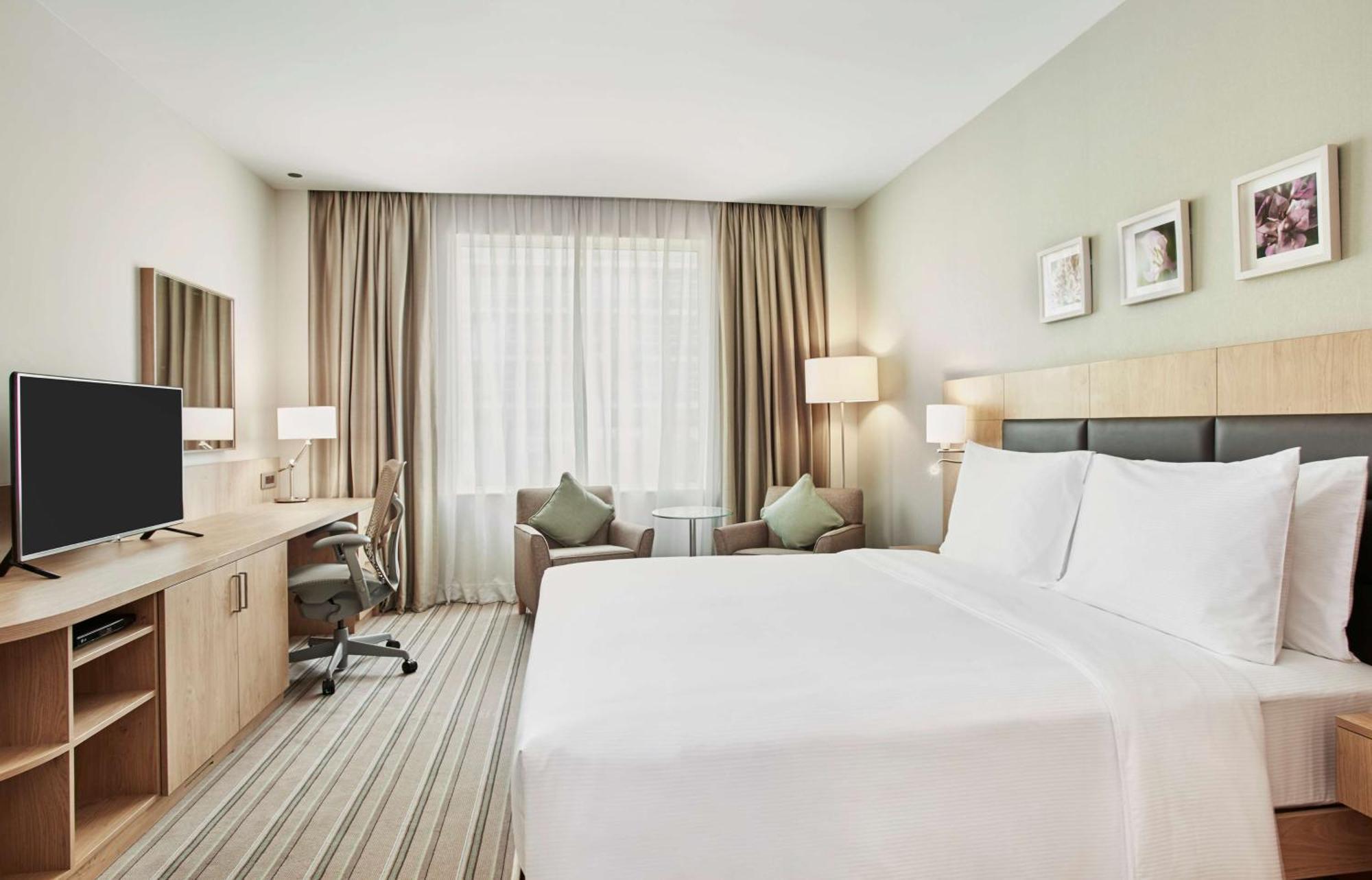 Hilton Garden Dubai, Mall Avenue Hotel 4*