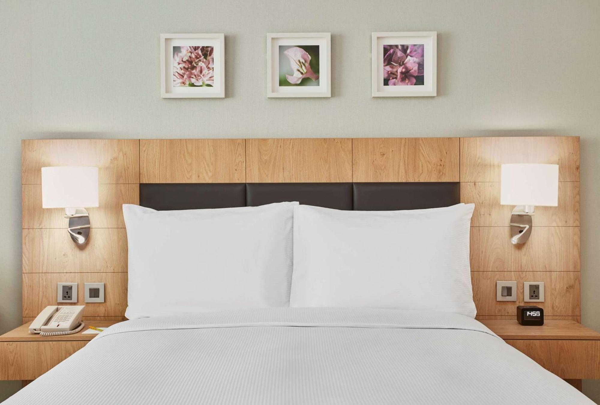 Hotel Hilton Garden Dubai, Mall Avenue