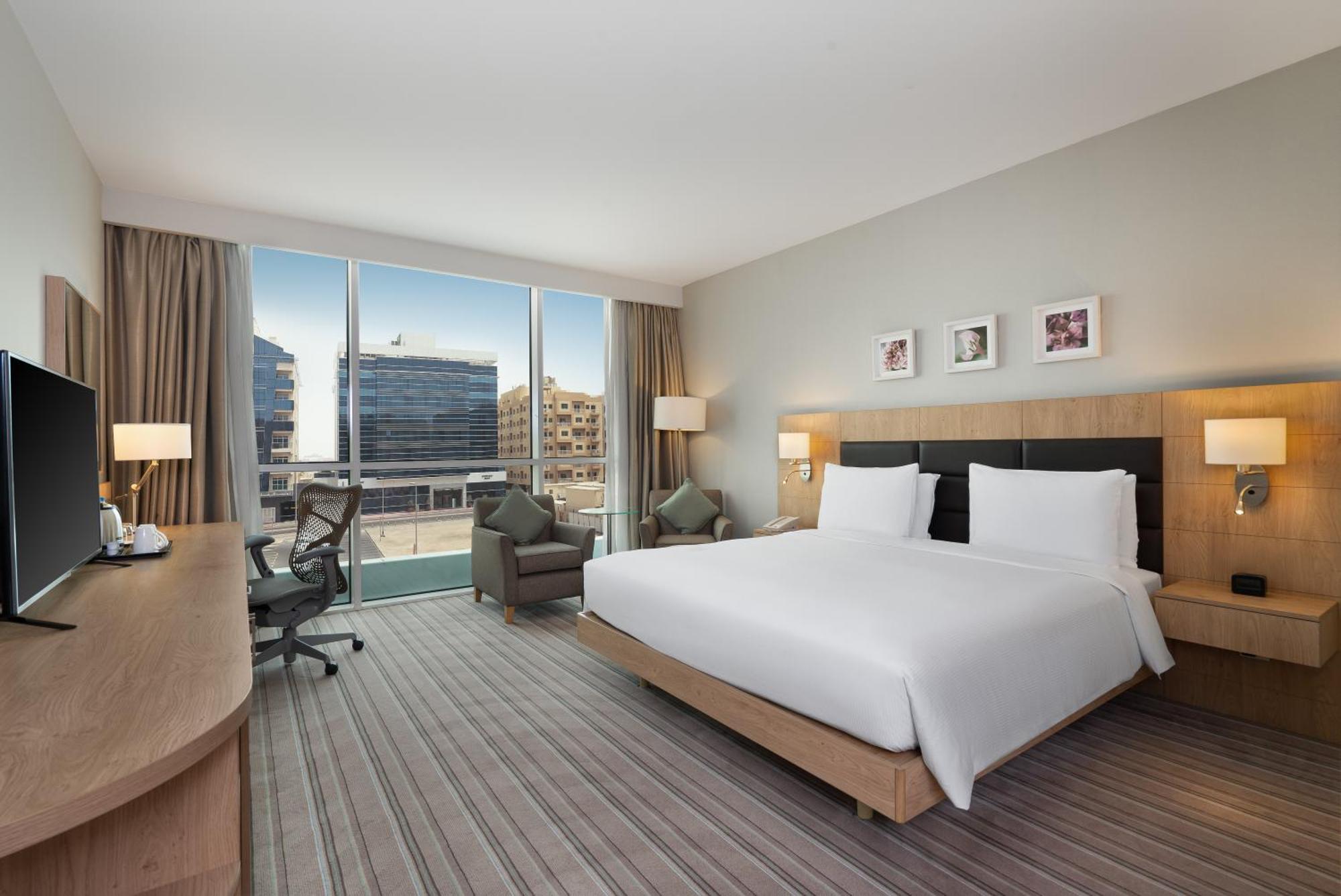 Hilton Garden Dubai, Mall Avenue Hotel 4*