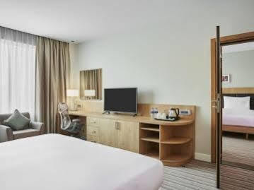 Hilton Garden Dubai, Mall Avenue Hotel 4*